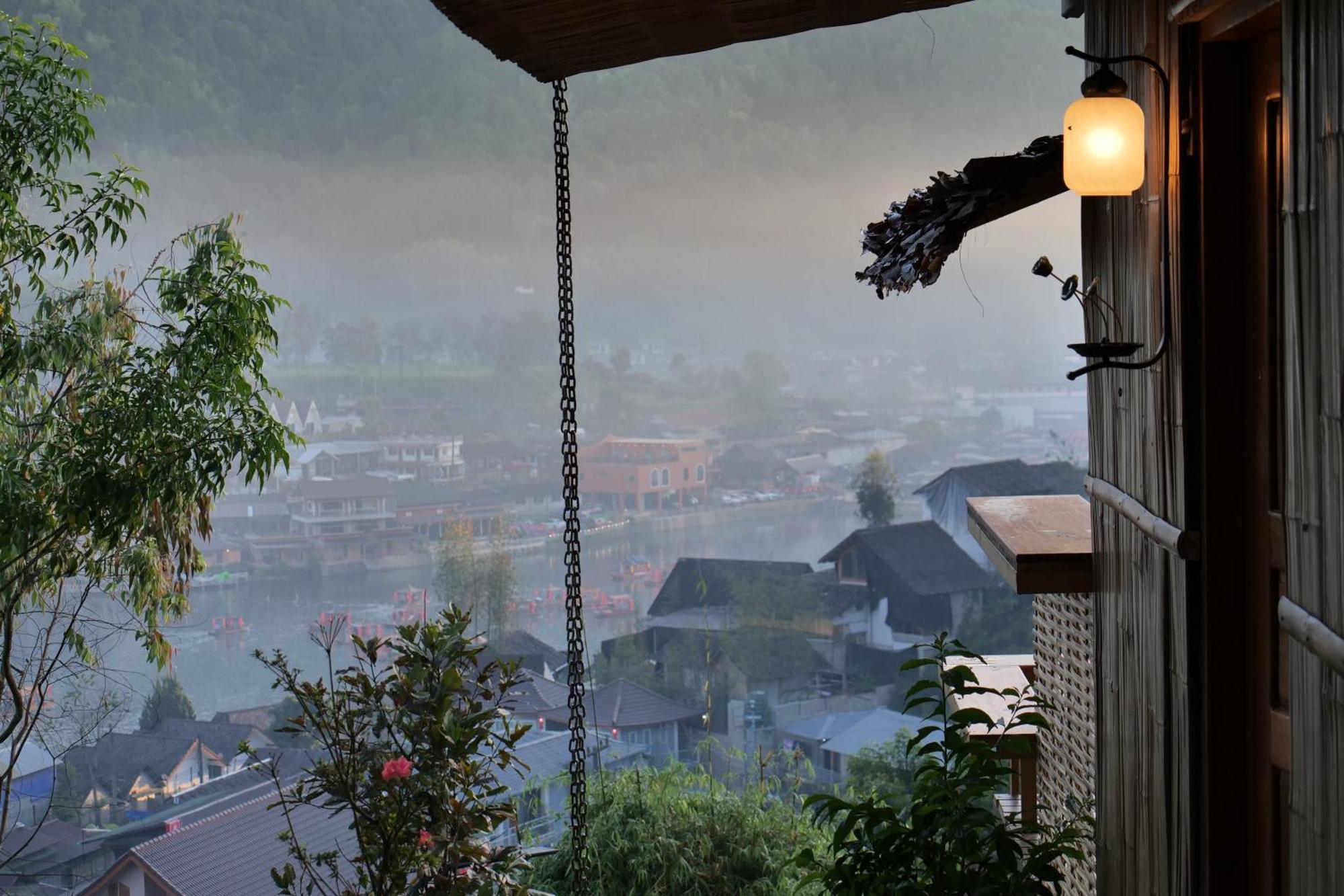 Hedreung Banrakthai Homestay And Camping Ban Rak Thai Esterno foto